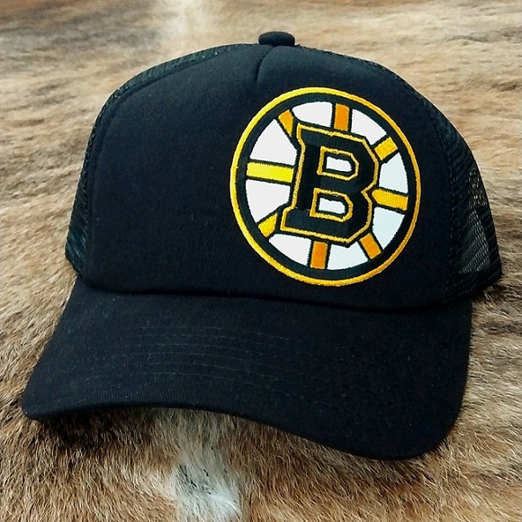 Espy Threads Other - Boston Bruins Snapback Trucker Hat